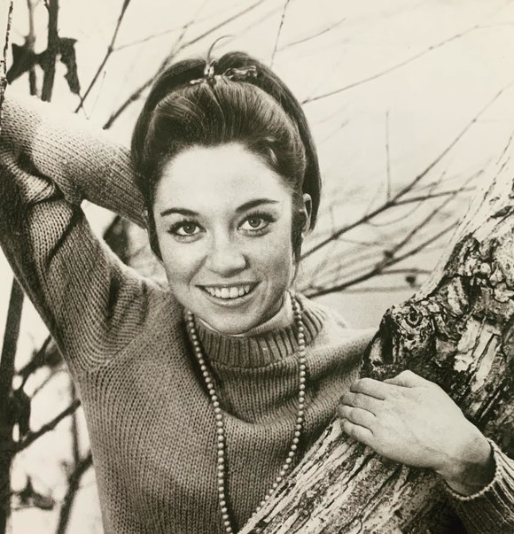 CLICK HERE to visit my ingenue years...
