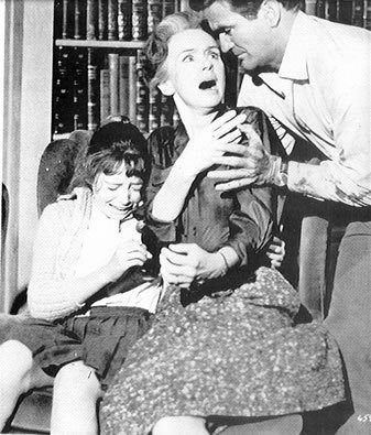 Jessica Tandy joins the terror in THE BIRDS